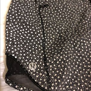 Size 6 Lululemon Hotty Hot Short